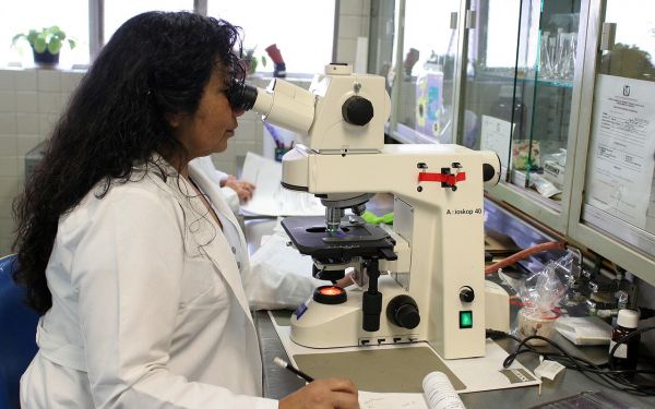 laboratory 2821207 1280